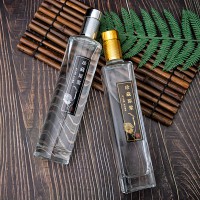 徐州生产500ml晶白料玻璃酒瓶,长方形玻璃酒瓶生产厂家