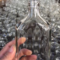 热销250ml扁玻璃酒瓶,半斤装保健酒瓶生产厂家