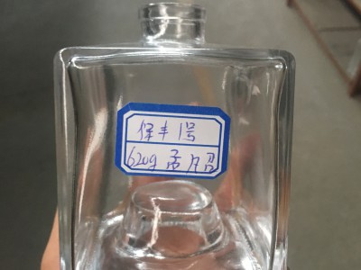 晶白料方形玻璃瓶,徐州高档玻璃酒瓶生产商