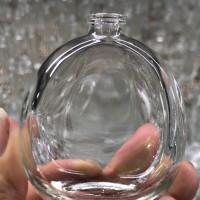热销扁圆形香水玻璃瓶高档玻璃香水瓶生产厂家